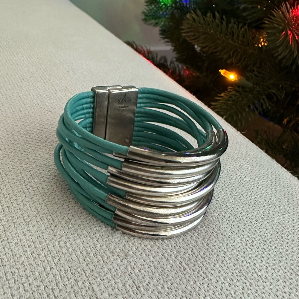TRADES BY HAIM SHAHAR 12 STERLING SILVER PLATED BAR TURQUOISE LEATHER BRACELET